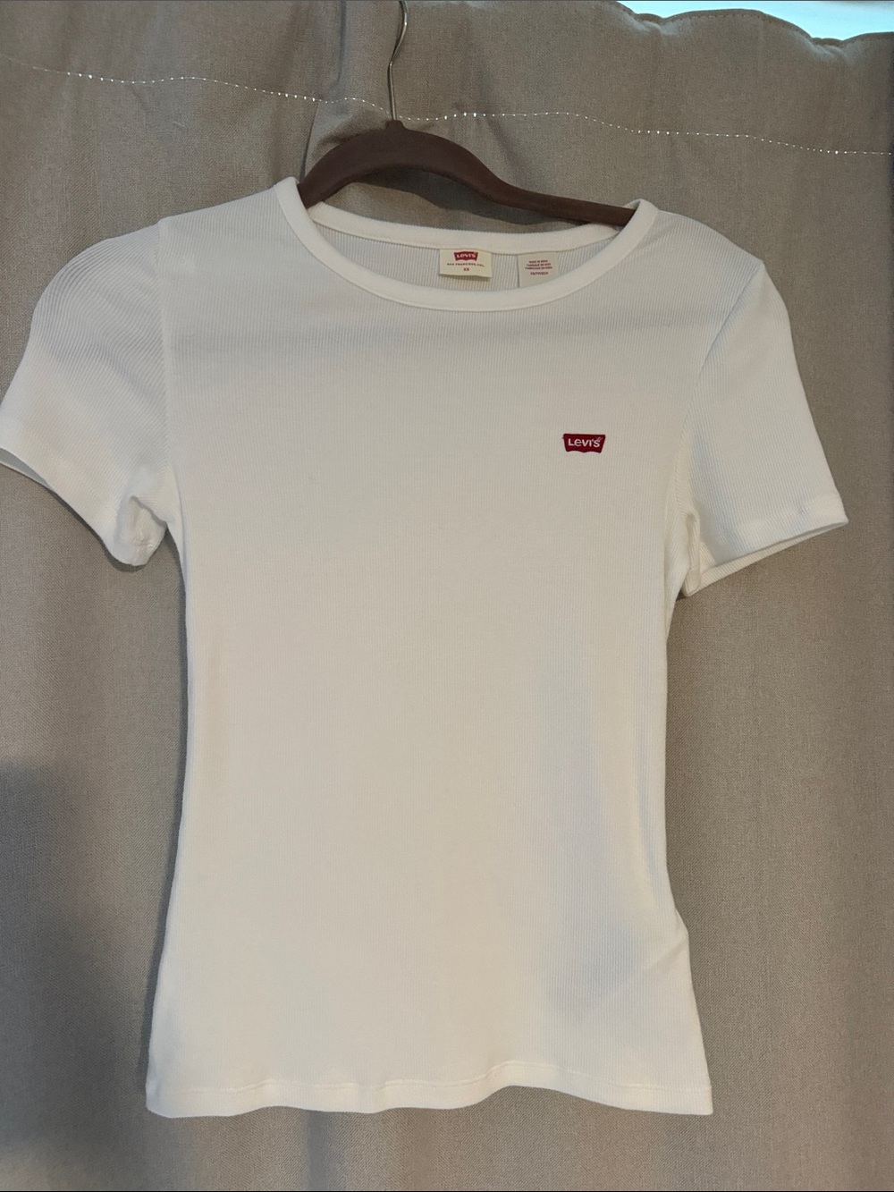 Levi's Women's White Ribbed Short Sleeve Tee with Red Logo
